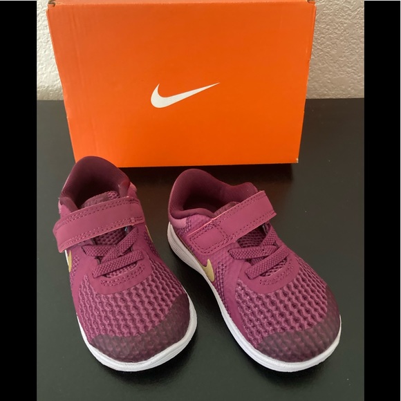 NEW NIKE REVOLUTION 4 SNEAKERS 4C GIRLS TODDLER CHILDREN INFANT SHOES BABY - Picture 4 of 16